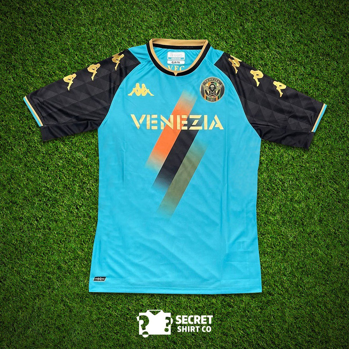 If Robert Lewandowski 🇵🇱 or Vinicius Jr 🇧🇷 score FIRST tonight we’ll giveaway a SecretShirt.co box 📦

To enter 👇

🔄 Retweet this tweet
🤝 Follow us

Good luck!