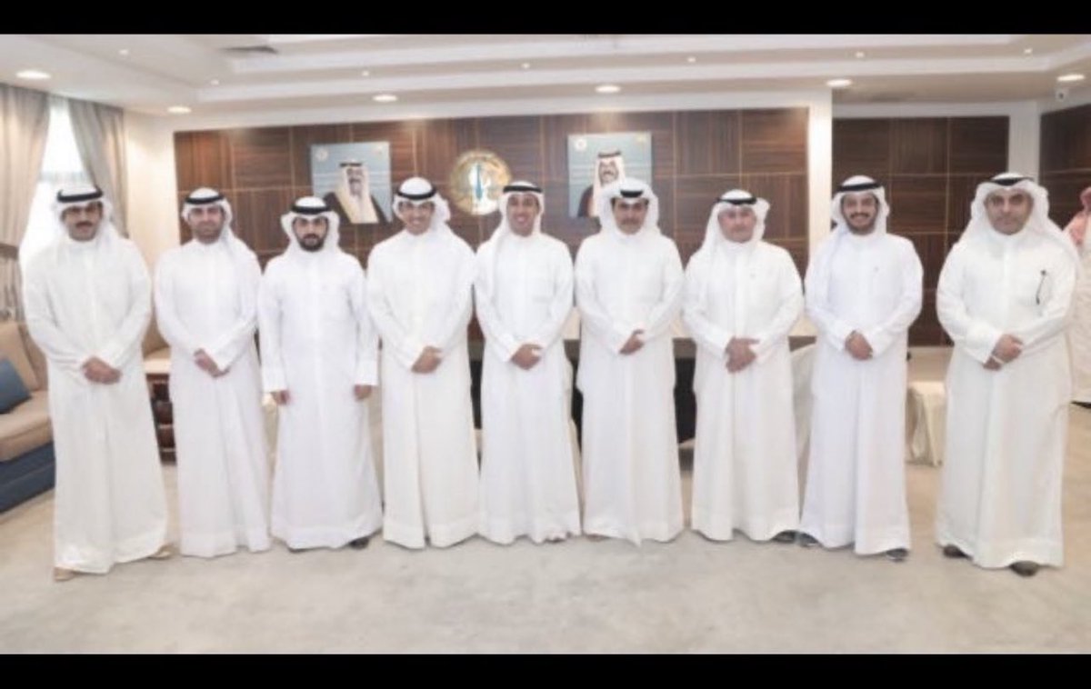 طموح رُسم من خلال رؤية ..و رؤية تحولت إلى واقع ..وأي نجاح لابد أن يكون هناك قائد و فريق متناسق ونفخر أن من أن يقود سلسلة النجاحات الرئيس شريان الشريان الذي دائماً وأبداً حريص على العمل والجهد المتواصل من أجل خدمة الزملاء المحامين وتذليل كافة العقبات ونعم الاخ والرئيس.
<a href="/SHARYAN_M/">د. شريان الشريان</a>