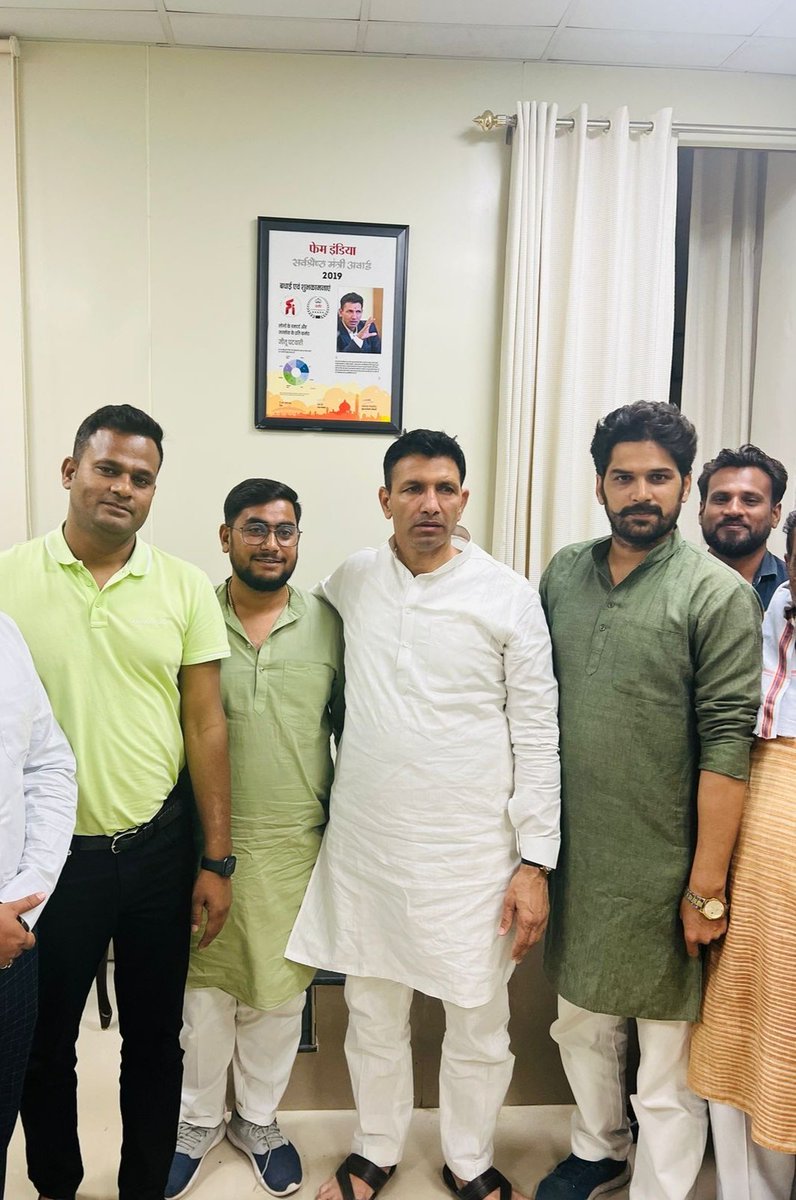 Vivek_Pandey22's tweet photo. भोपाल प्रवास में पूर्व शिक्षा मंत्री श्री @jitupatwari जी, कालापीपल विधायक श्री @KunalChoudhary_ जी, @IYC राष्ट्रीय सचिव श्री @jitendra_iyc जी, नर्मदापुरम जिला पंचायत अध्यक्ष प्रतिनिधि श्री सुधीर पटेल जी के साथ। https://t.co/JULiK6xx9j