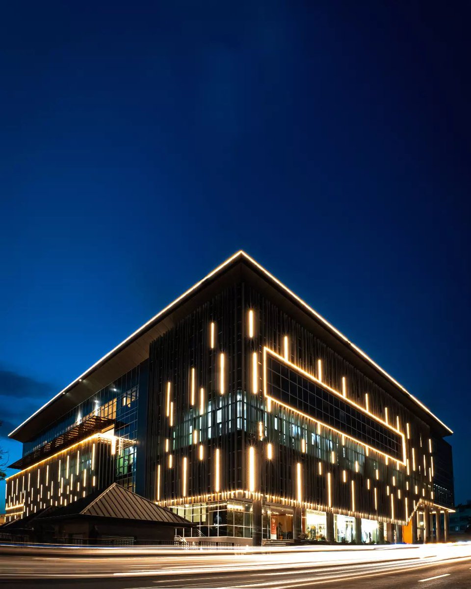 DiscoverAddis's tweet photo. This night view of one of Addis Ababa's landmarks is really striking. 
It's a modern building with many different floors and open spaces giving you a unique perspective.
📍4kilo, Ambassador mall 
#discoveraddisababa #visitaddisababa #instadaily #tourism #ethiopia #addisababa https://t.co/cAowcwMMv7