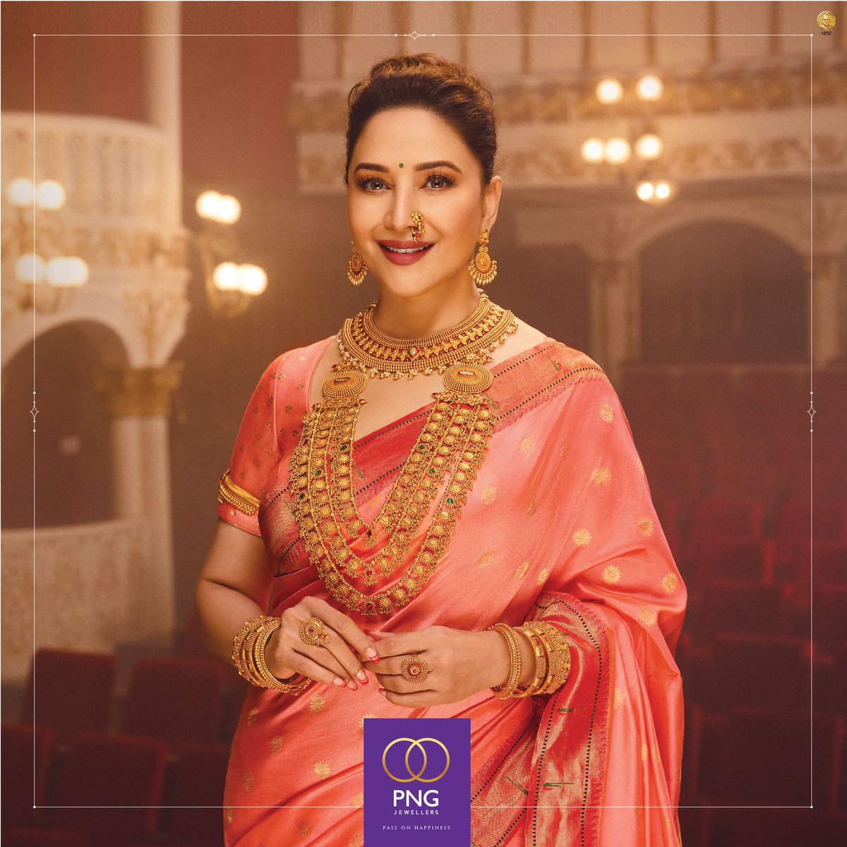 PNGJewellers's tweet photo. Transform your look and embrace the new you with PNG Jewellers' exquisite new gold collection - Swarajya. From timeless classics to contemporary styles, our designs are crafted to elevate your style and add a touch of elegance to every occasion.#swarajyacollection #goldjewellery https://t.co/qfNCTrD6kL