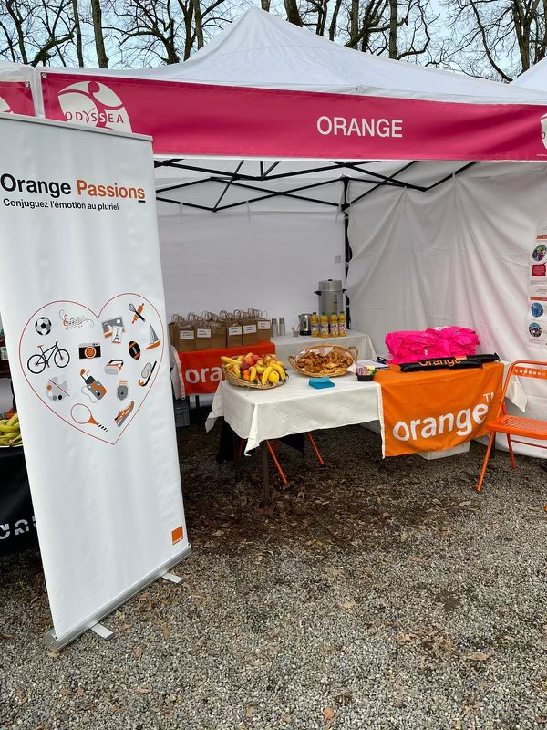 OrangePaysLoire's tweet image. 🏃‍♀️🏃‍♂️🏃Top départ des 10kms d’@ODYSSEA_fr Nantes ! La team @orange passe au rose pour la bonne cause 😉 
@OrangePassionF