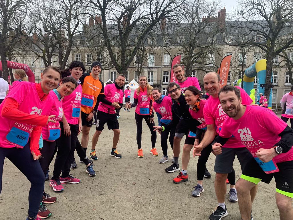 OrangePaysLoire's tweet image. 🏃‍♀️🏃‍♂️🏃Top départ des 10kms d’@ODYSSEA_fr Nantes ! La team @orange passe au rose pour la bonne cause 😉 
@OrangePassionF