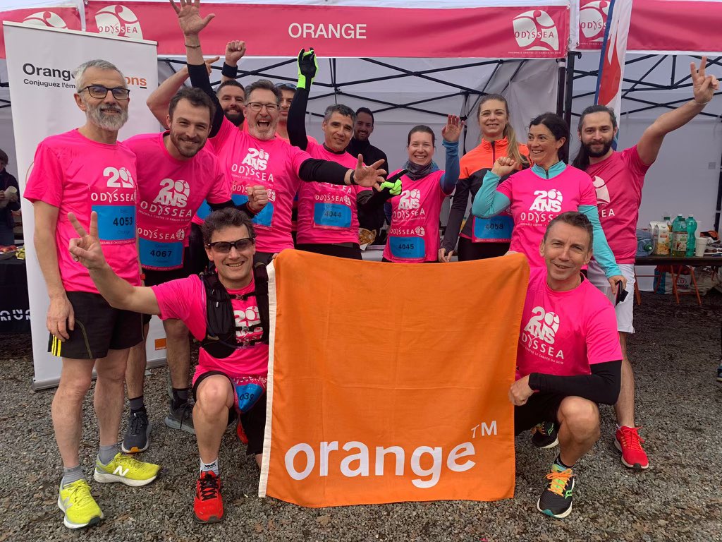 OrangePaysLoire's tweet image. 🏃‍♀️🏃‍♂️🏃Top départ des 10kms d’@ODYSSEA_fr Nantes ! La team @orange passe au rose pour la bonne cause 😉 
@OrangePassionF