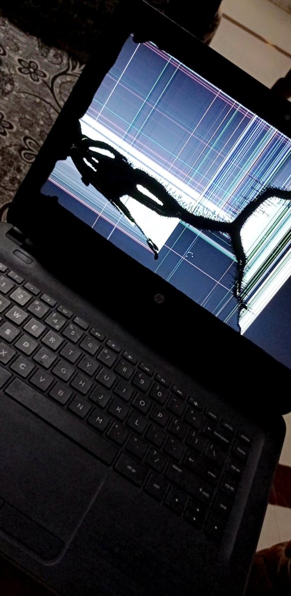 __oldmonk_'s tweet image. art and the artist.
(Me and my clumsy ass😭)