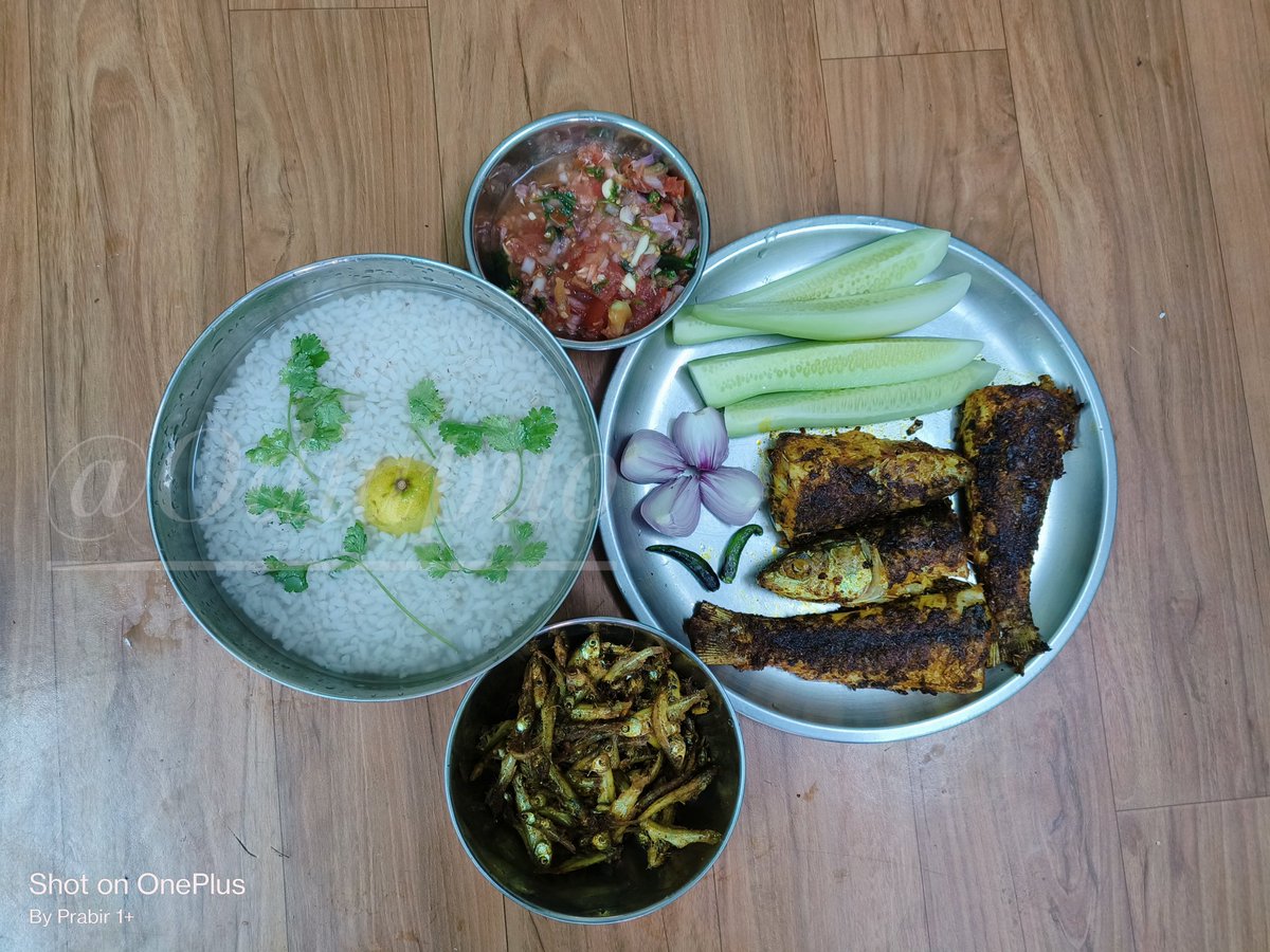 Odiapuo's tweet photo. ଛୁଟିଦିନିଆ ଖେଳ, ମାଛ ସହ ପଖାଳ!
#Precelebration #ପଖାଳଦିବସ #PakhalaDibasa https://t.co/zEzhqVUR6C
