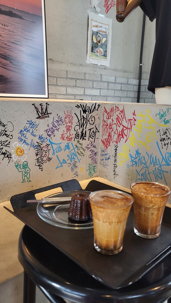 lunajoara's tweet photo. 커피랑 까눌레가 기가막힙니다.
#Dorrell https://t.co/vcnMmmXMWg