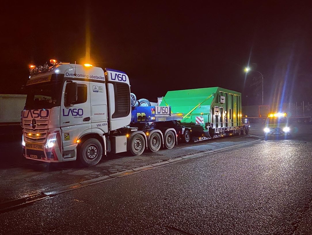 BelgoPilotsBE's tweet photo. Quickly recharge the batteries because tonight we start again. 🔋

🇳🇱🇧🇪🇱🇺🇫🇷🇩🇪

#uitzonderlijkvervoer #uitzonderlijktransport #convoiexceptionnel #transportexceptionnel #exceptionaltransport #abnormalload #schwertransport

✉️ pilots@belgopilots.be
🌐 https://t.co/xTDY7FIZud https://t.co/t0iSU5Cza1