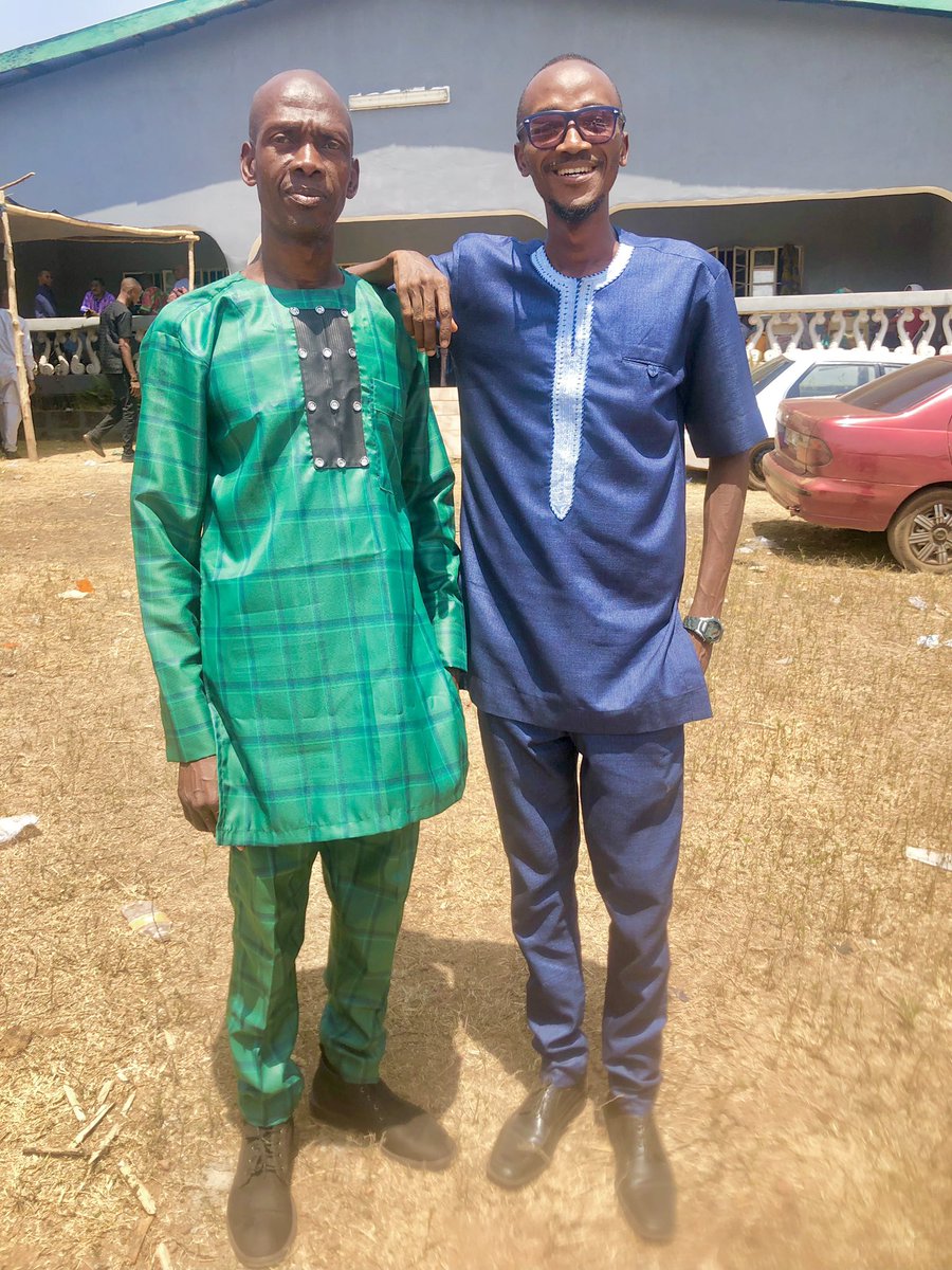 MahamoodFofana1's tweet photo. When you have time with your elderly brother the best you get is inspiration, motivation, and confidence in yourself. The moment with the biggest brother #Bad9 was awesome at the center of #Waridala #Biriwa https://t.co/DVQ1cOSlvl