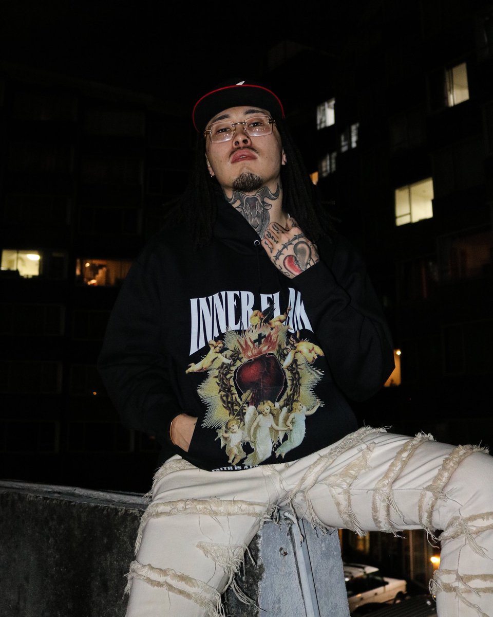 sugataofficial's tweet photo. 【SUGATA】
「INNER FLAME HOODIE」¥12,000 (税抜)

オンラインストアにて販売を開始致しました。

https://t.co/PlSoopsjwL https://t.co/V7oGOttXAt
