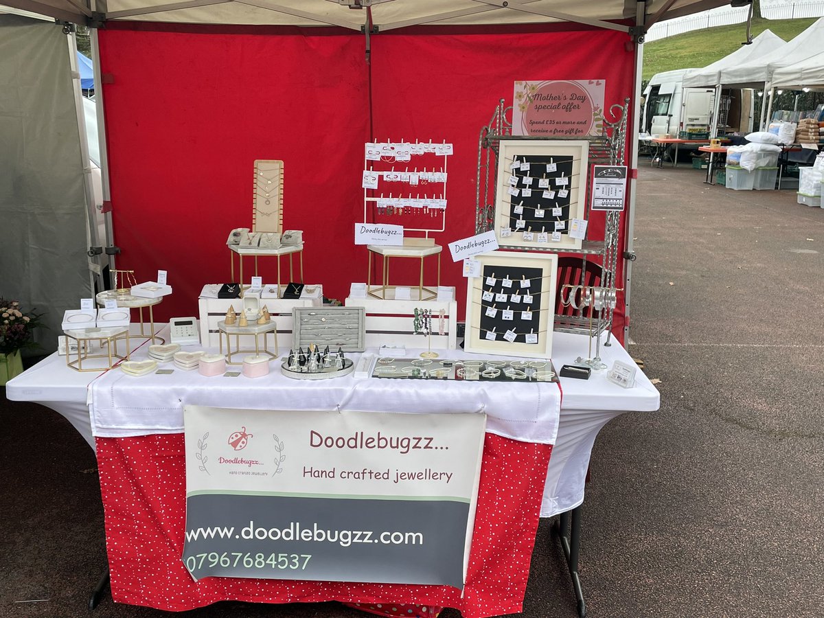 doodlebugzzUK's tweet photo. Glebe market in Bowness-on-Windermere today . Here til 4pm so pop down and buy something sparkly for mum #doodlebugzz #MothersDay #HandmadeSilverJewellery #MarketDay https://t.co/9PDslBxxj2