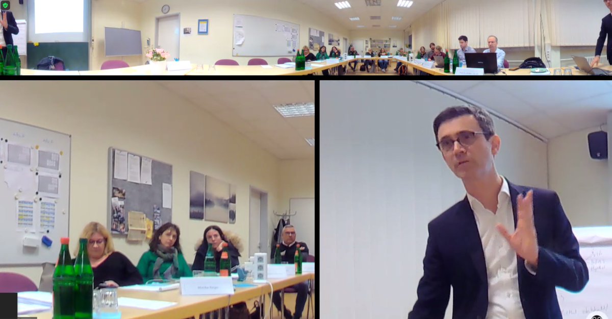 Schmerzklinik1's tweet photo. Studiengang Master of #Migraine and #Headache Medicine #MMHM an der Universität Kiel. PD Dr. Tim Jürgens, Präsident der Deutschen #Migräne und ##Kopfschmerzgesellschaft #DMKG stellt Spezialfälle der Migräne vor https://t.co/aLphn0Uxda