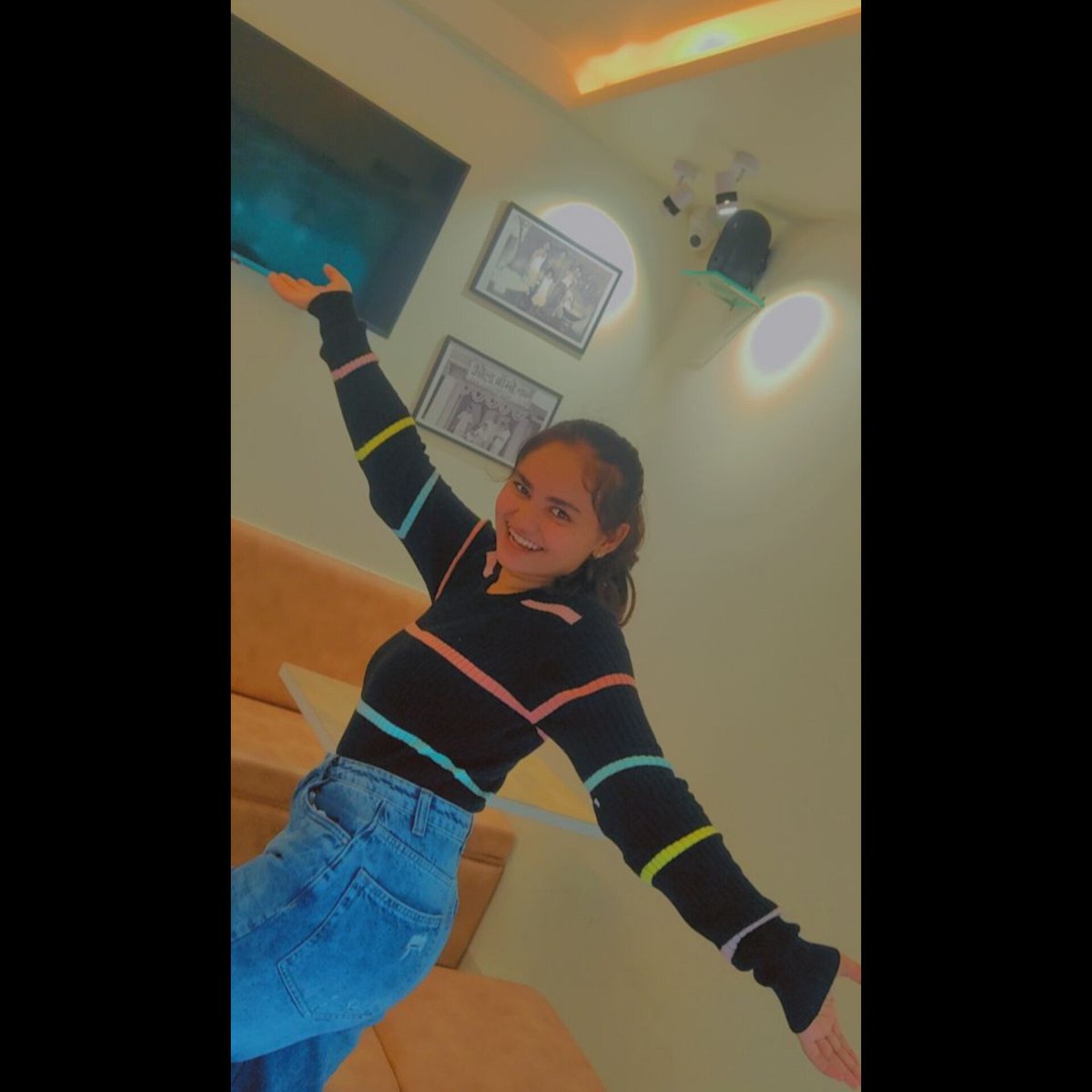 __oldmonk_'s tweet image. art and the artist.
(Me and my clumsy ass😭)