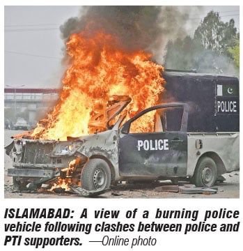 Atifrauf79's tweet image. جلادو ماردو آگ لگادو کا جو کھیل 2014 میں اسلام آباد سے شروع ہوا تھا ایک طالبان خان کی سربراہی میں آج ملک بھر تک پھیل چکا ہے لیکن عدل کے ایوانوں میں بیٹھے کچھ مفاد پرستوں نے آنکھوں پر پٹیاں اور کانوں پر ہاتھ رکھے ہوئے ملک تباہ ہورہا اور وہ صرف لاڈلے کو تحفظ فراہم کررہے
#TTPTI