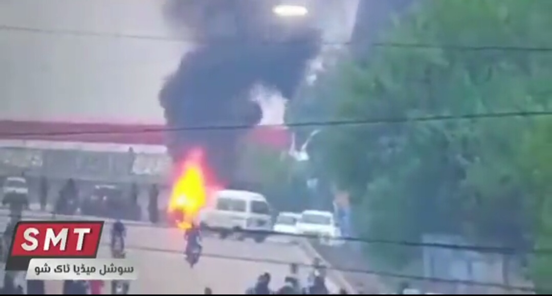 Atifrauf79's tweet image. جلادو ماردو آگ لگادو کا جو کھیل 2014 میں اسلام آباد سے شروع ہوا تھا ایک طالبان خان کی سربراہی میں آج ملک بھر تک پھیل چکا ہے لیکن عدل کے ایوانوں میں بیٹھے کچھ مفاد پرستوں نے آنکھوں پر پٹیاں اور کانوں پر ہاتھ رکھے ہوئے ملک تباہ ہورہا اور وہ صرف لاڈلے کو تحفظ فراہم کررہے
#TTPTI