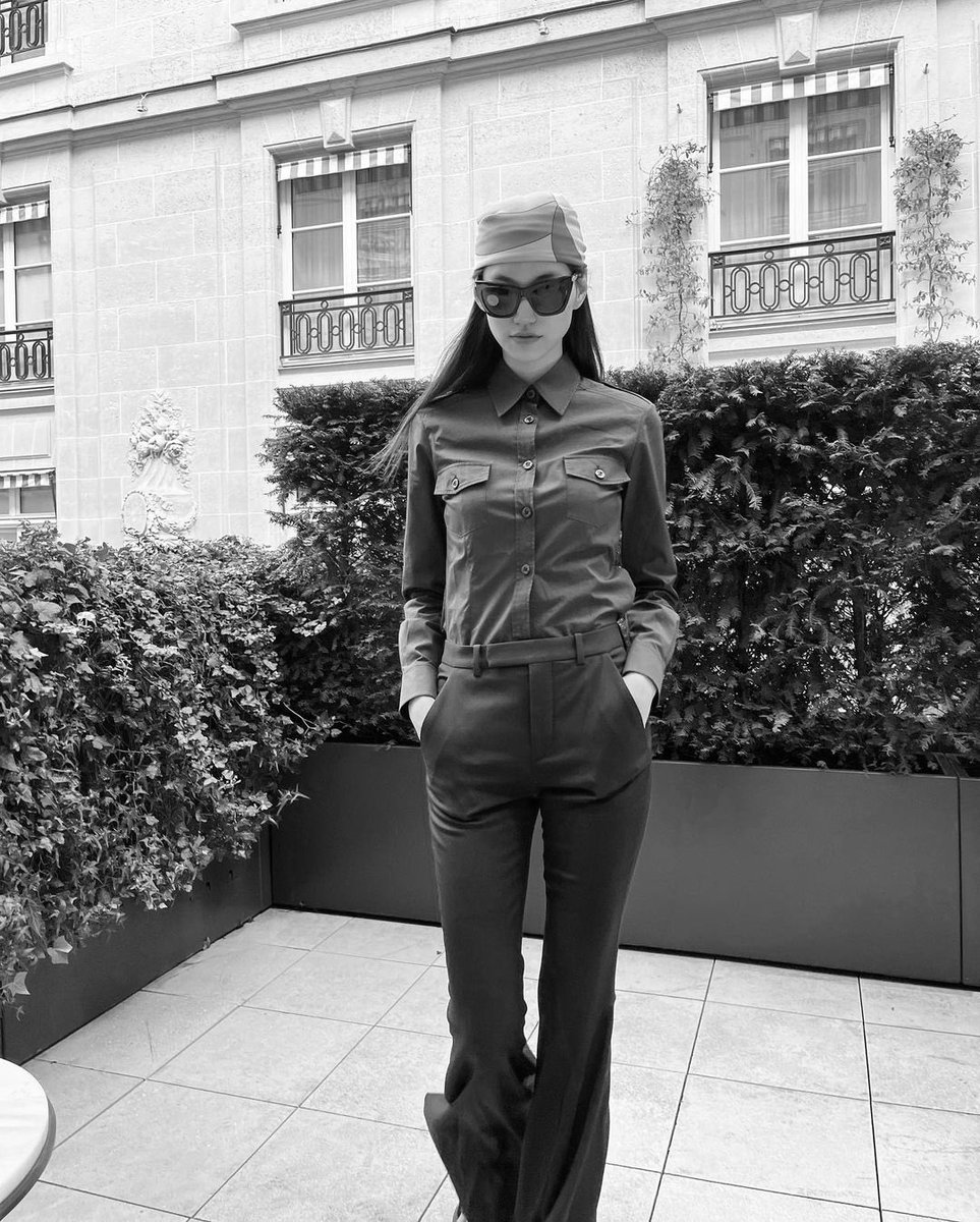 DOYEONfools's tweet photo. @HappiestFools Reply with a picture with behind the scenery garden.

"I, (MUSEfools), am ready to traveling and secure the Neverland amongst the fairyfools." https://t.co/krfqhbJRGY