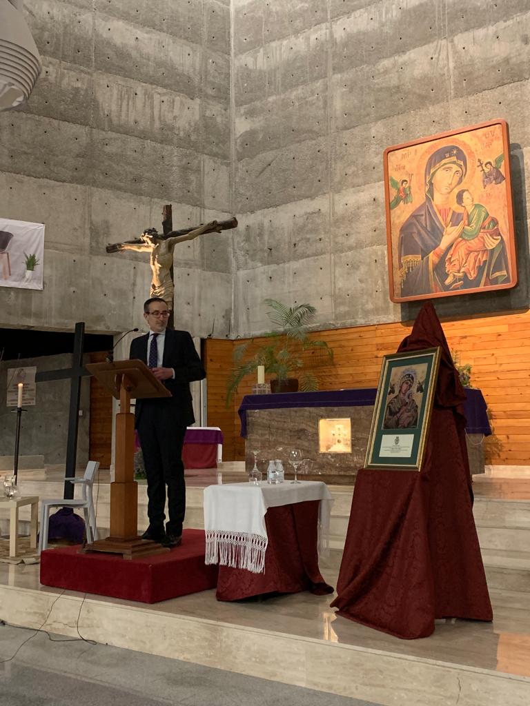 salvacionjerez's tweet photo. Gran momento el vivido ayer en el V Pregón a nuestra Hermandad con el pregonero Rafael Marín y su presentador Antonio Montoro. Agradecer la gran acogida y asistencia y la compañía de la Delegada Diocesana y miembros del Consejo de UUHH. https://t.co/mXx31xqQxu