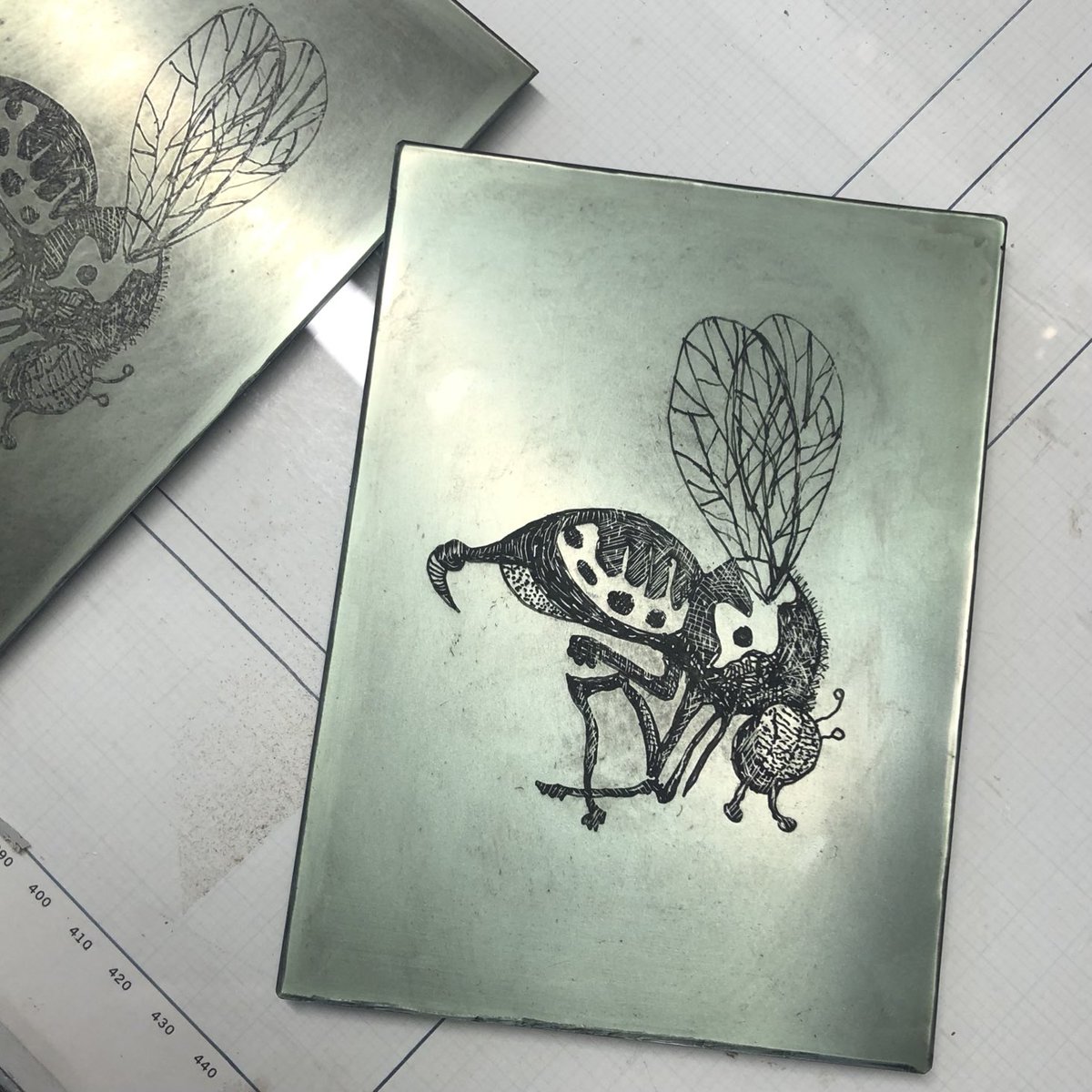 Julian_Wigley's tweet photo. More wasps. Photopolymer plates for test prints. One has a random dot screen exposure.
.
.
.
.
.
.
.
.
#intaglio #photopolymer #etching #artist #wigley #art #drawing #artofdrawing #design #drawingdaily #graphic ###artprocess #arttechnique #julianwigley #printingprocess https://t.co/o3fDTa0wT3