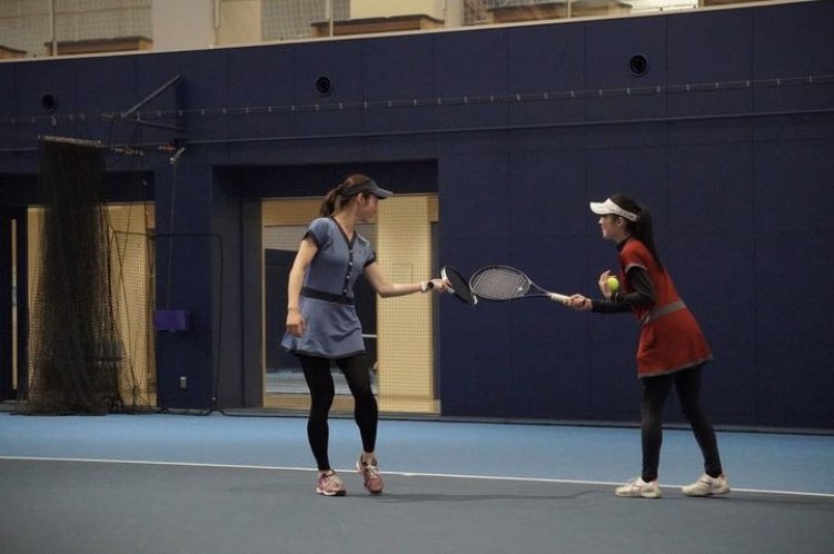 yuunatu8's tweet photo. 彩夏と久しぶりにテニス🎾♡
お揃いのワンピ着れて嬉しかった👗💕
沢山写真とってくれてありがとう♡

暫くTwitterしてなかったのですが特に理由はなくて、かとゆみさんに会えたのをきっかけに再開しました🌸

生かとゆみさんに会えて嬉しかった♡
可愛くて密かに癒されてました👱🏻‍♀️♡ https://t.co/nKsSwxbngy