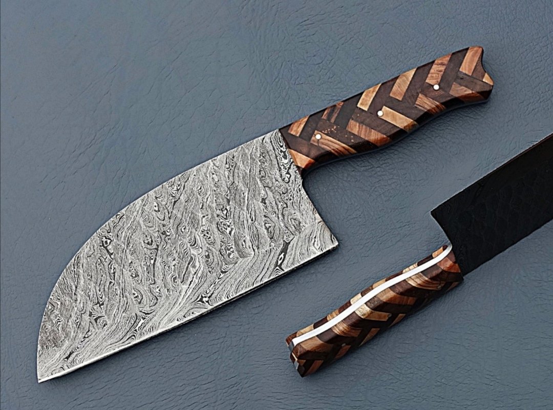 DeerBlades's tweet photo. Hand Forged Damascus Steel Chef Cleavers / Butcher Knifes are Available For Sale, DM for Details and Order
#USA #usaknives #usatoday #CHEF1 #chefknife #chefknifes #chefset #Cleaver #butcherknife https://t.co/oc16OgkkZF