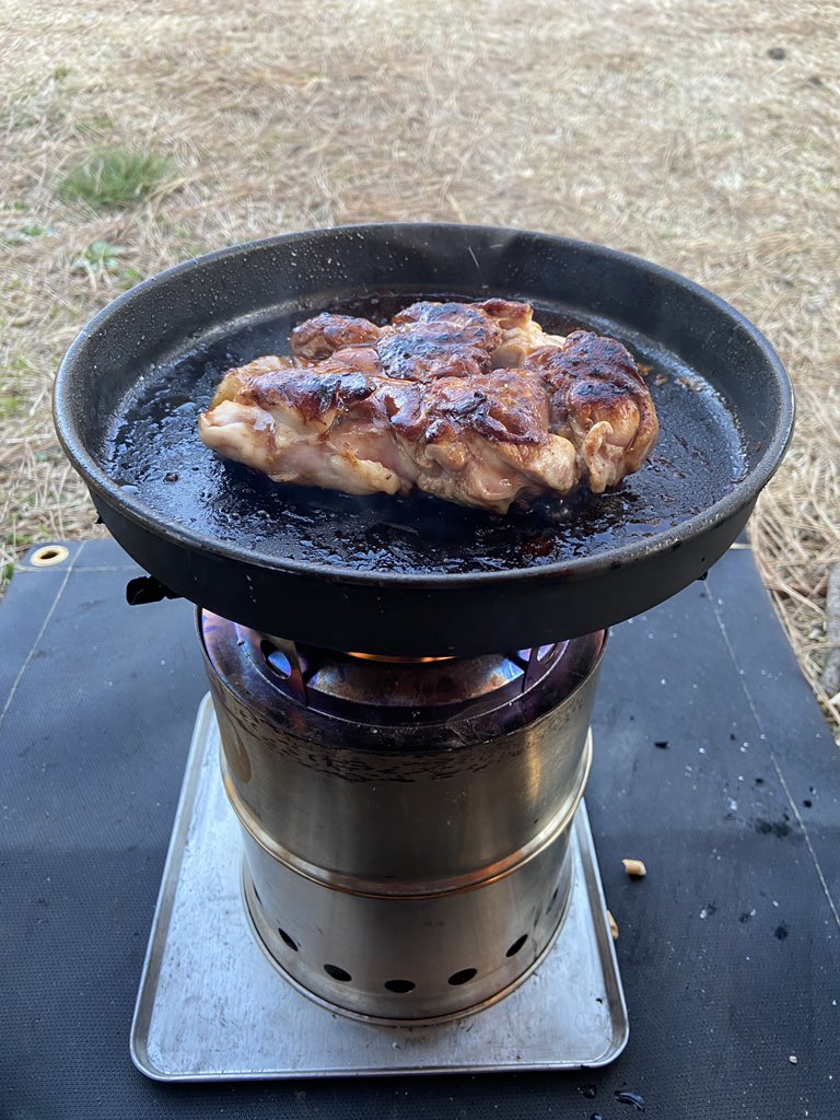 kontarocamp's tweet photo. なかなか焼けないチキンステーキ https://t.co/0jjcjmxI8w