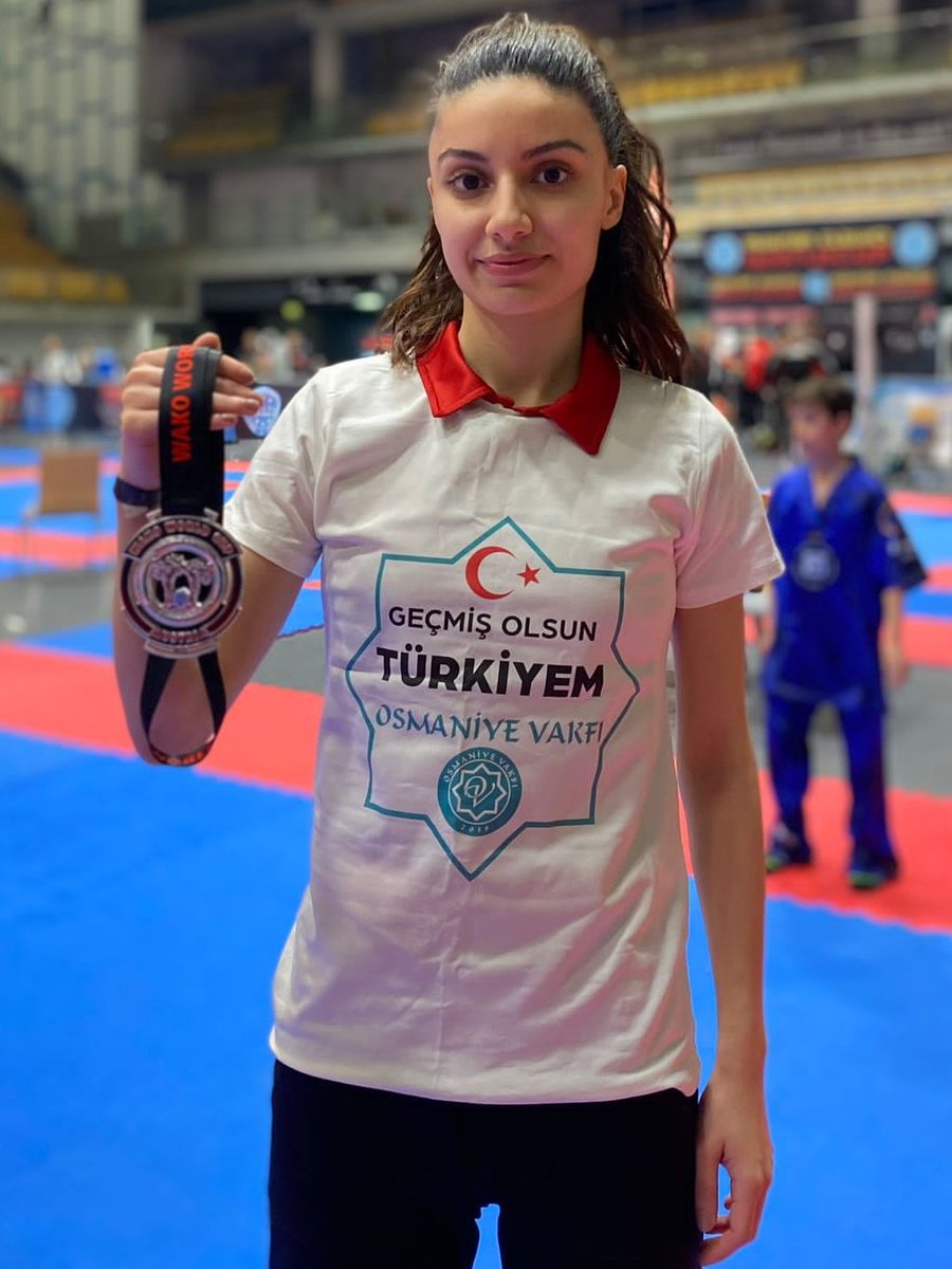 OsmaniyeVakfi's tweet photo. Avusturya'da düzenlenen KİCK BOKS DÜNYA KUPASI Büyükler Kategorisinde Dünya 2. si olarak Gümüş Madalya kazanan Osmaniyemizin ve Vakfımızın gururu Milli Sporcumuz Aybüke Kılınç'ı tebrik ediyor, başarılarının devamını diliyoruz.

Ayrıca tşirt tasarımı için @tsrmmedya ya teşekkürler https://t.co/m2sbm7HUlf