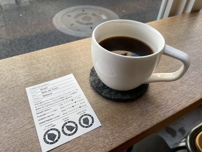 今日はコーヒー屋さん行って帰りにたまたま見つけたお店のティラミスとエクレア買って激うまの鶏肉と謎のカレー味の物体作った。 自己流まじで事故るからだめだ。 https://t.co/6Eb5WPpSAk