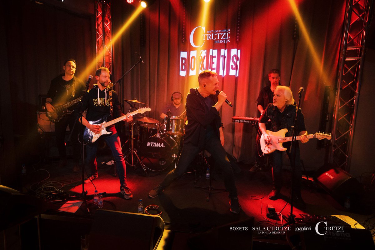 boxets's tweet image. 🎸 Moments del concert a @CTretzePirineus (La Pobla de Segur)

📷 Foto (espectacular) de @joanllimi

🤘🏻 Salut i rock!!

#boxets #concerts #noudisc #gris
@tempsrecord