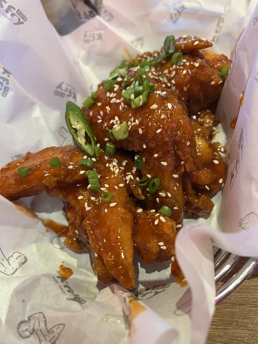 cott0n_candysz's tweet image. KFry skrg makin sedap and makin banyak menu…ayam dia sedap gilsssss dh blh lwn kyochon..croffle pun sdp okkey😭😭 #kfry #koreanchicken