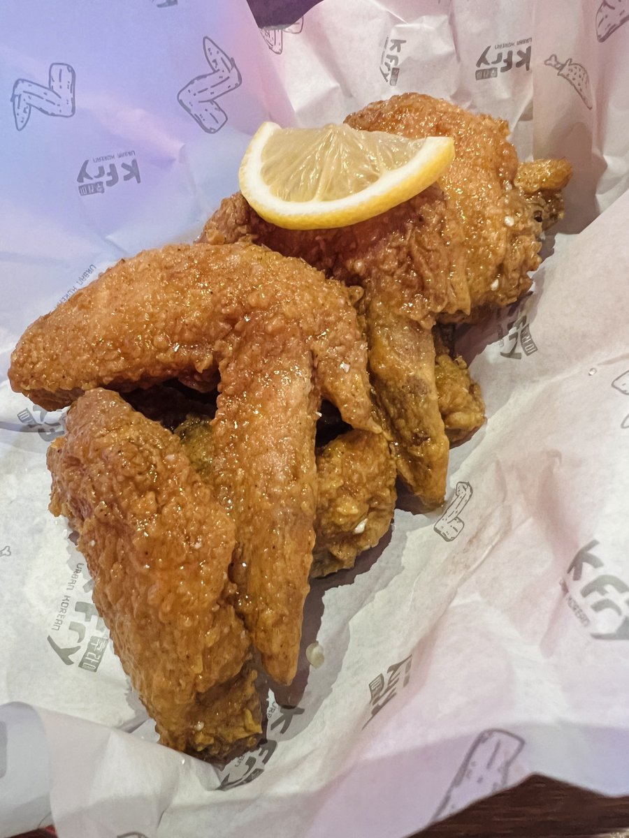 cott0n_candysz's tweet image. KFry skrg makin sedap and makin banyak menu…ayam dia sedap gilsssss dh blh lwn kyochon..croffle pun sdp okkey😭😭 #kfry #koreanchicken