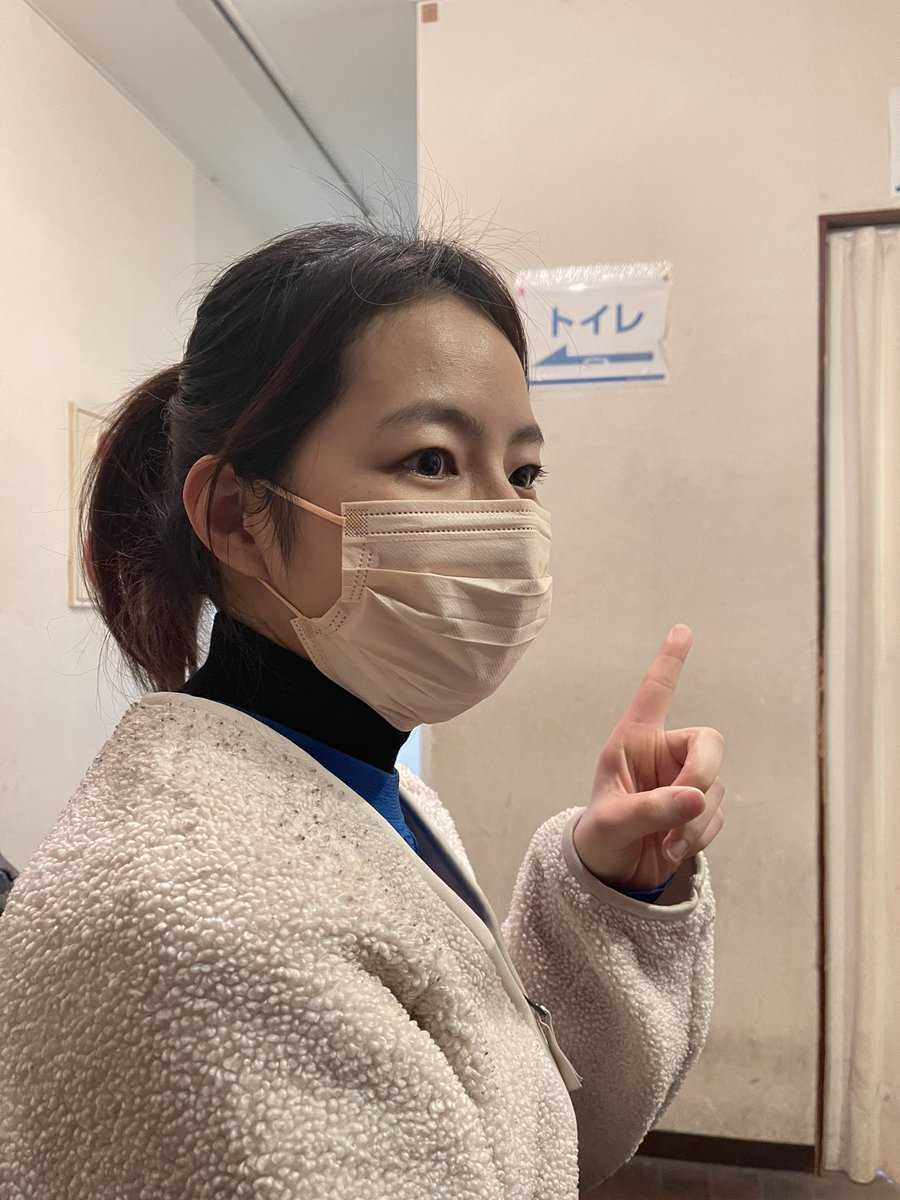 junko_kojima's tweet photo. 事務所ライブお越しいただきありがとうございました💫
きょうも花粉いた❓
ネタ中ひっしに喋ってたら、鼻水でてきたから👃キラキラ✨してたかも…😳
今日もありがとうございました🕺🏻🕺🏻🕺🏻 https://t.co/KCB8RLcfCI