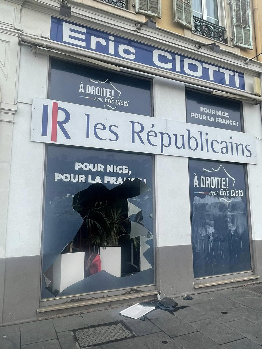 La permanence du Président de LR, Eric Ciotti vandalisée dans la nuit à Nice.
#manif18mars #ReformeDesRetraites #Revolution