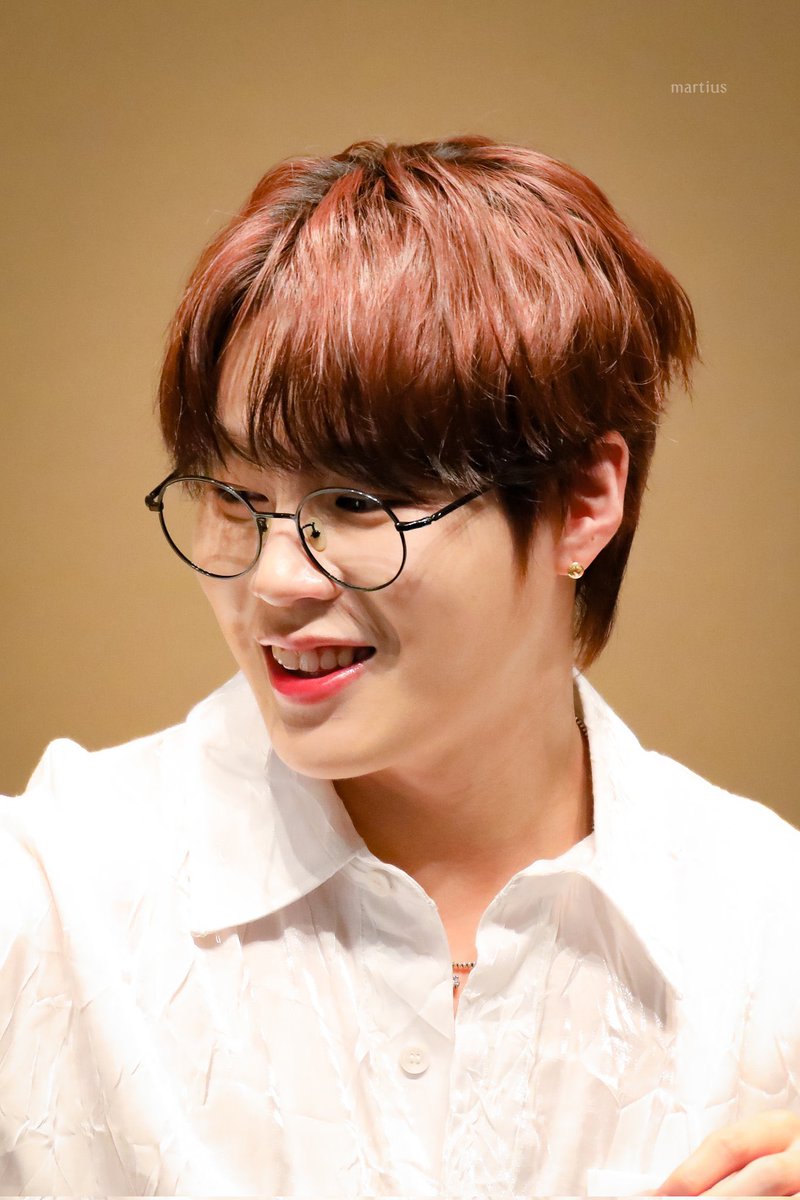 vvooony's tweet photo. ㅁㅊ존나귀엽다!!!!!!
한쪽팔은 저렇게 올린 자세에서 부끄러워서 바람빠지는 웃음소리? 내면서 고개 숙일것같은 모습이 상상됨 https://t.co/B2mNulBdD7