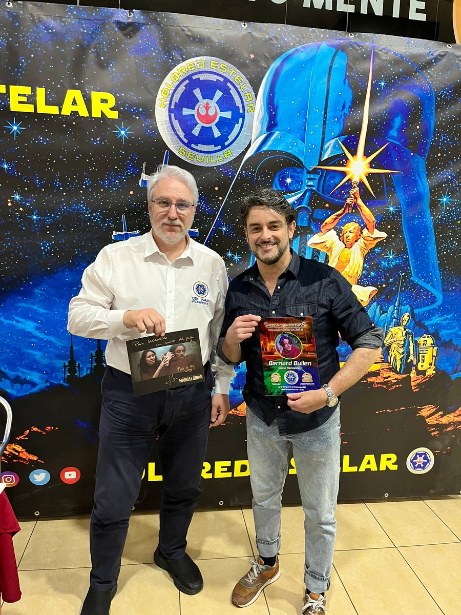 BernardBullen's tweet photo. Que pedazo de día ayer ! Nombrado miembro honorífico de @HoloRedEstelar , volver a ver mi flashback de @themandalorian en pantalla grande y una charla después llena de gente muy cool ! GRACIAS  #fatherofthemandalorian https://t.co/fgXvOwqbhF