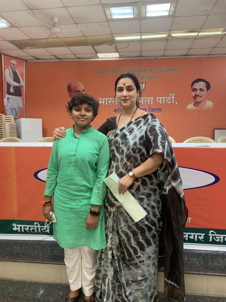 GauriPa022's tweet photo. राजकारणातील एक आदर्श,सक्षम आणि झुंझार महिला नेतृत्व 
@ChitraKWagh ताई. २०२० मध्ये नाशिक येथे झालेली भेट. https://t.co/beSYDVHlcB