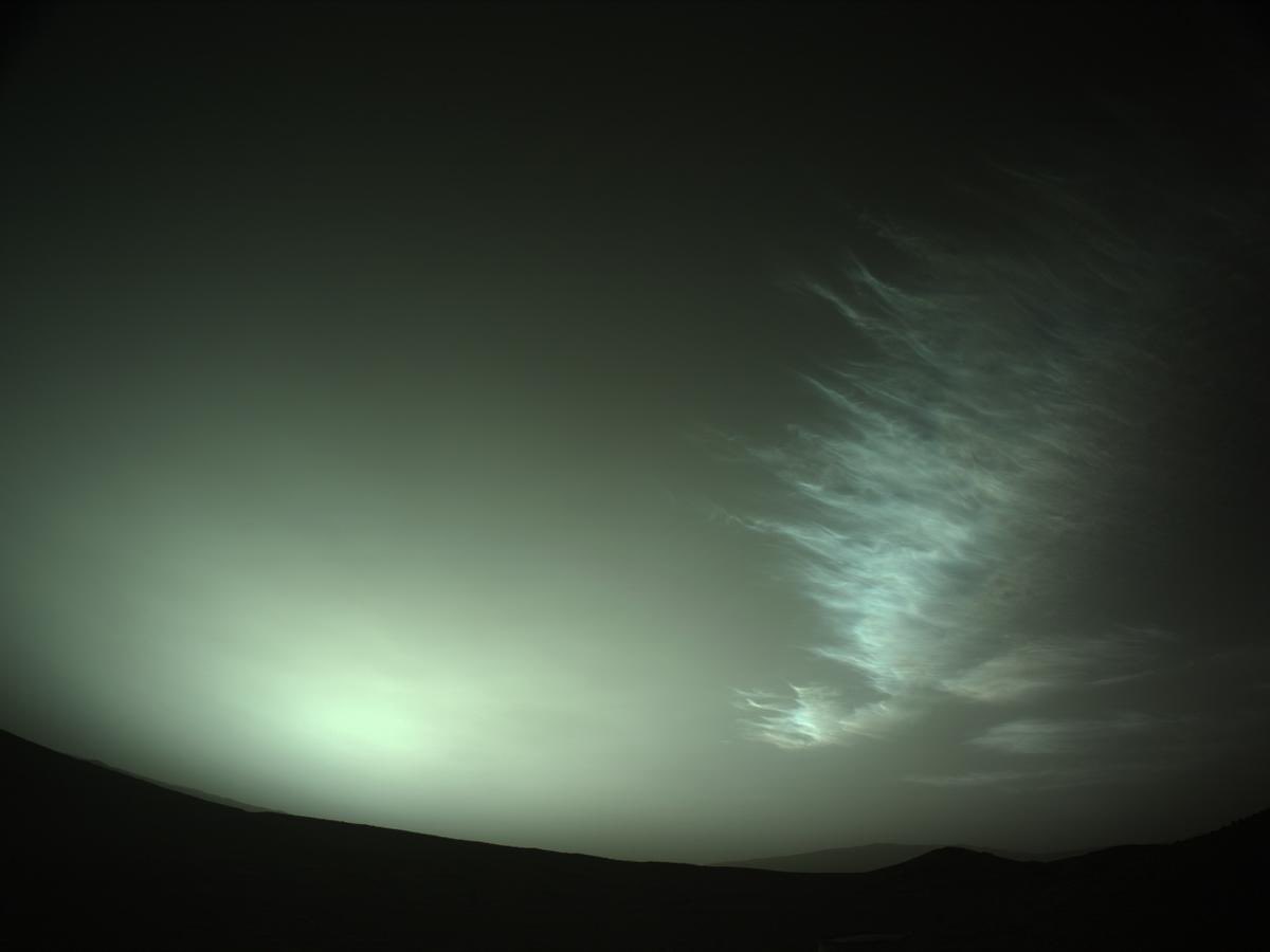 ArtistBurns's tweet image. Martian clouds, image taken by the Perseverance Rover yesterday, on March 18, 2023 (Sol 738) at the local mean solar time of 05:20:41.  #mars #perseverancerover  #clouds  #nasa