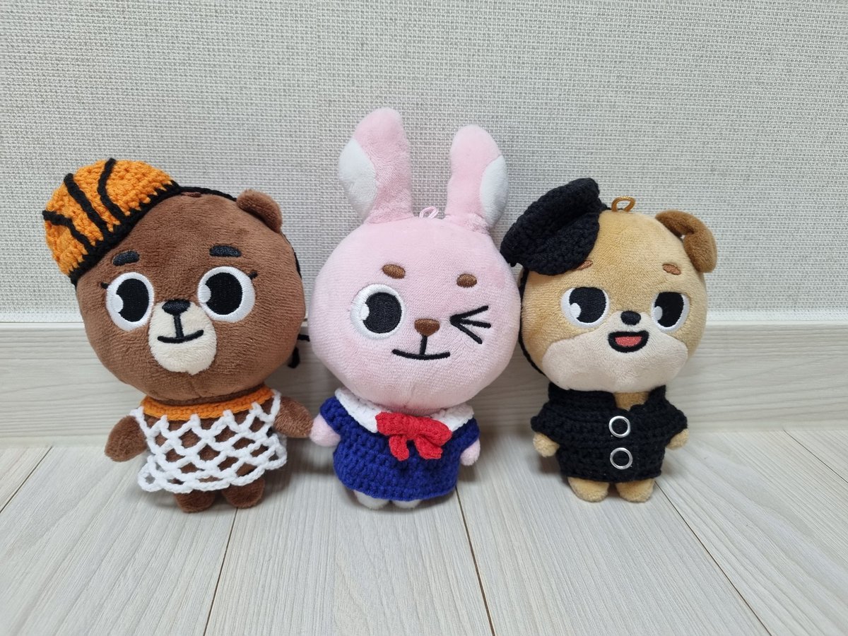 제 아가들에게 예쁜 슬램덩크 뜨개옷이 생겼어요! 금손 마이데이분 덕분에 한층 더 사랑스러워진 제 아가들❤️ 예쁜 옷 만들어주셔서 감사합니다!