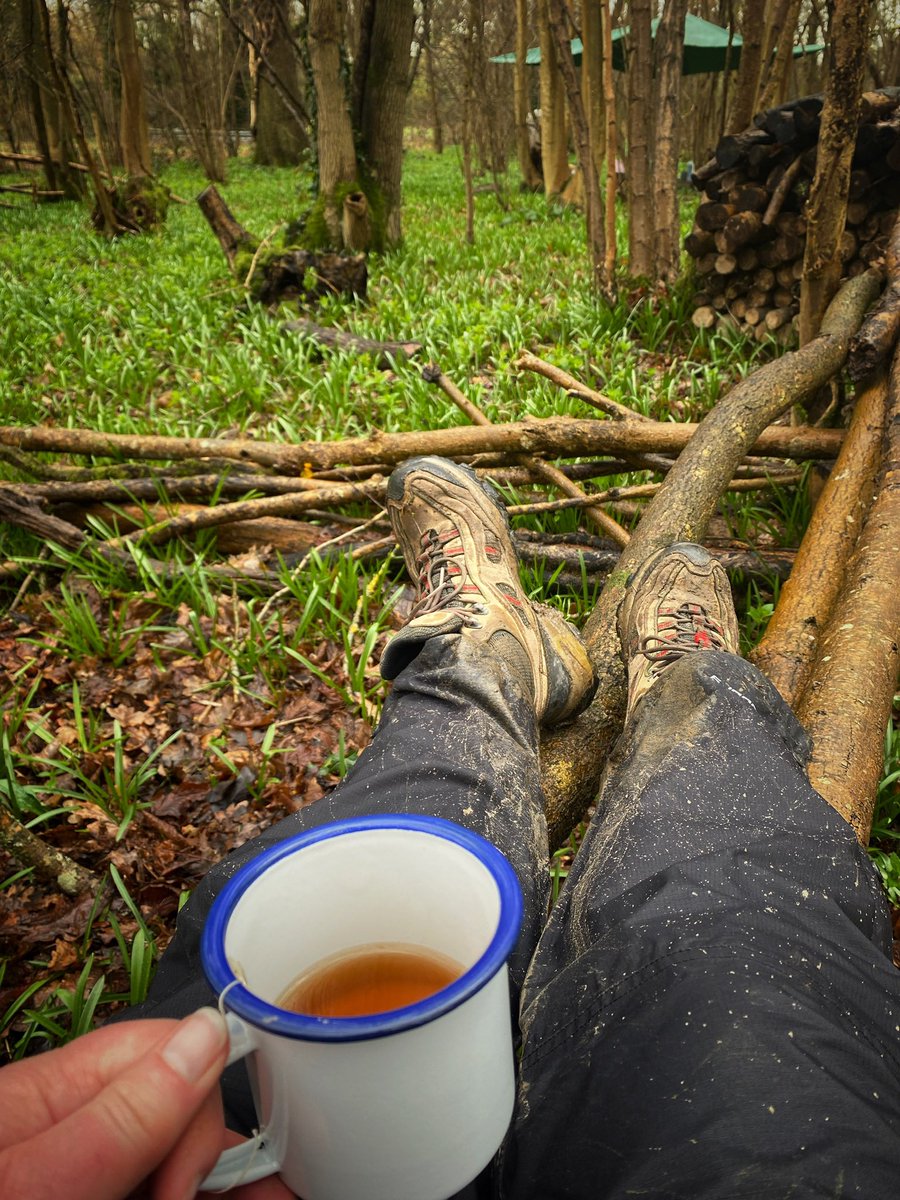 Mindfulnessatwk's tweet photo. Mud, birdsong and a cup of tea. #essentialnature #mindfulness https://t.co/qkggSzMwXQ