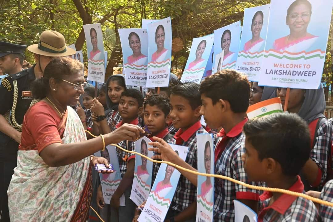 President Droupadi Murmu received a warm traditional welcome from the children a… President Droupadi Murmu received a warm traditional welcome from the children a…