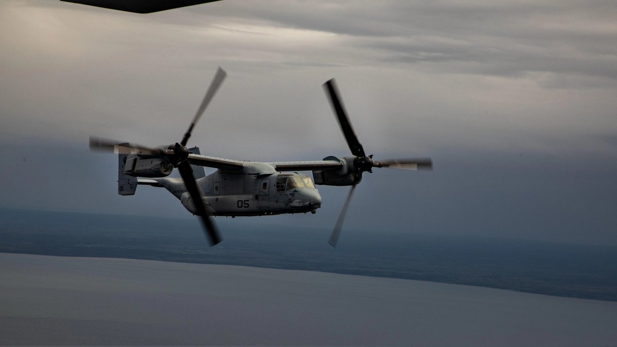 #OTD: 34 years ago, test pilots Dorman Canon and Dick Balzer made the first flight of the Bell-Boeing V-22 Osprey at Arlington, TX (March 19, 1989). Combining the speed of a turboprop with the manoeuvrability of a helicopter, the Osprey became an instant hit. #avgeeks #aviation