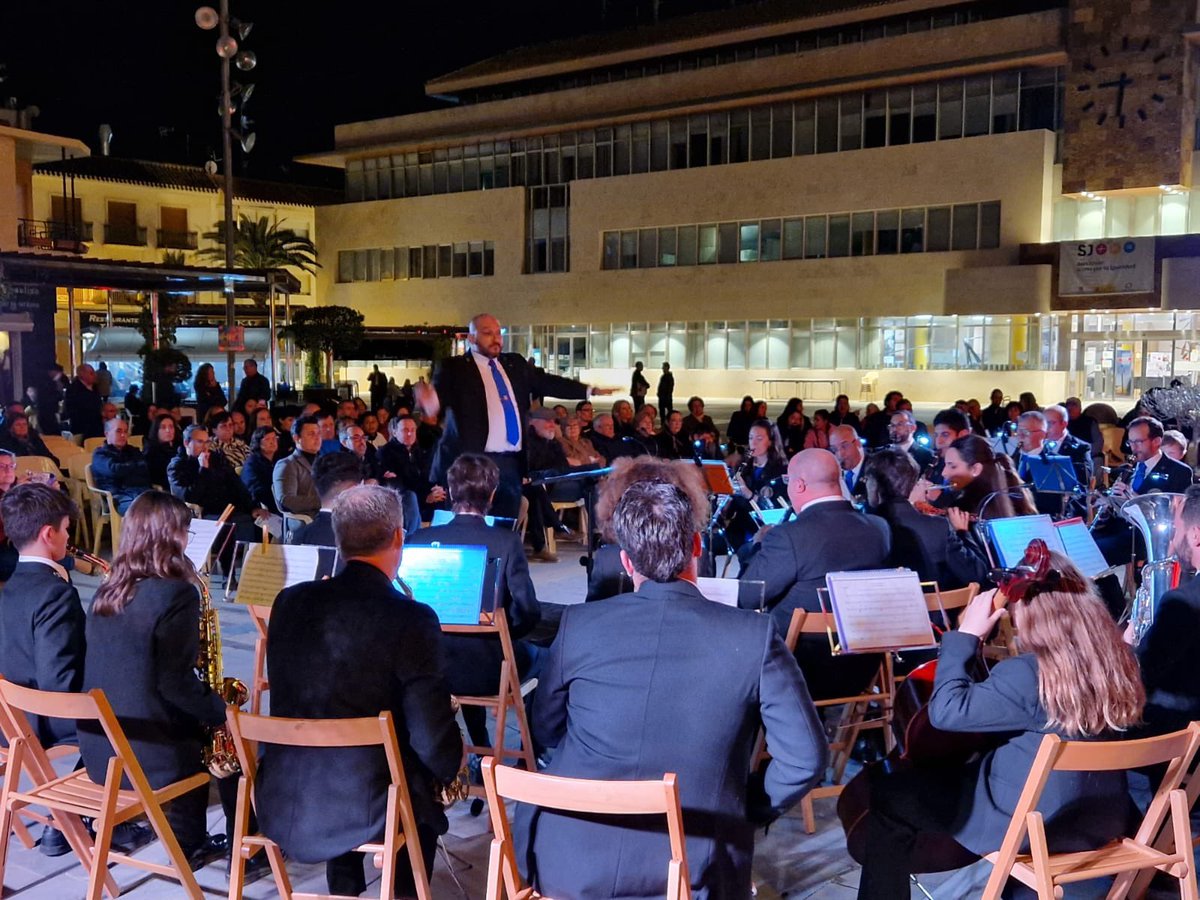 Enhorabuena a las bandas de #SanJavier y #Pliego por el maravilloso concierto de marchas procesionales que nos ofrecieron anoche en la plaza de España #SemanaSanta