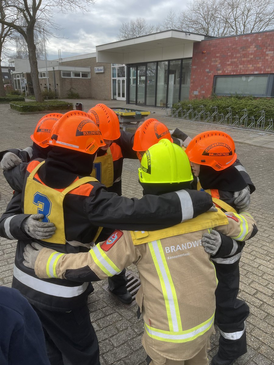 Trots op onze jeugdbrandweer. Gisteren een spannende dag. Junioren en Aspiranten wedstrijden bij <a href="/BrwLisserbroek/">BrandweerLisserbroek</a> Junioren als 1e geëindigd en de Aspiranten zijn knap 6e geworden.