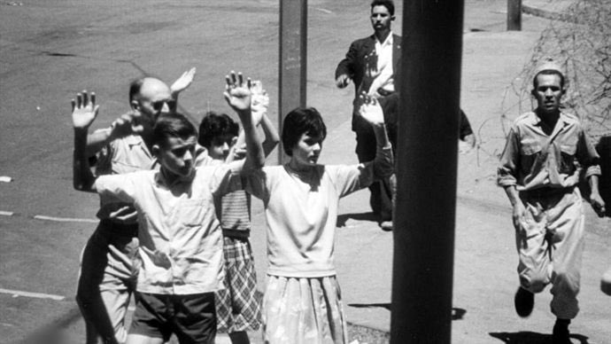 NMeizonnet's tweet image. Je ne commémore jamais le #19mars 1962. 

Cette date est une injure, une plaie ouverte de notre histoire car elle est la négation des massacres de milliers de nos compatriotes pieds-noirs et harkis. 

De part mon histoire familiale, je n’oublie pas. 🇫🇷 👣