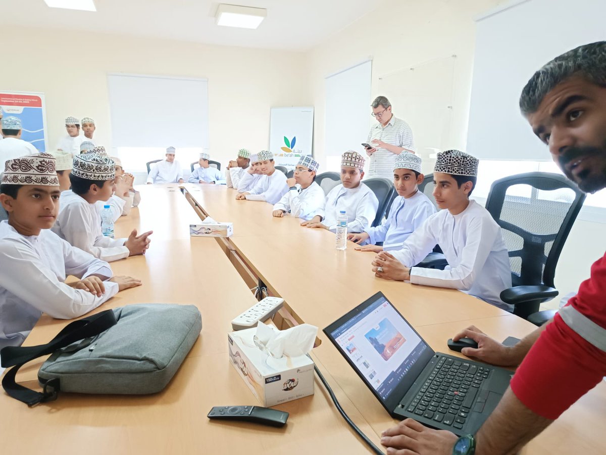 g_mawalah's tweet photo. نفذ فريق المدارس الخضراء بالمدرسة رحلة علمية إلى المردم الهندسي بولاية بركاء والتابع لشركة بيئة. حيث شملت الرحلة العديد من الفعاليات تمثلت في الآتي:
في البداية تفضل المهندس سامي المعشري نائب مدير المردم بالتعريف بالمردم الهندسي وتصنيفه والطاقة الاستيعابية له. https://t.co/3pFUjhSsNL