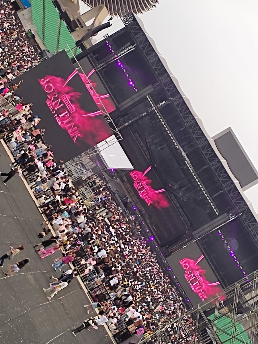 hharstowK's tweet photo. Day2 Kaohsiung BornPink concert! 😊 https://t.co/bw7MJhQanp