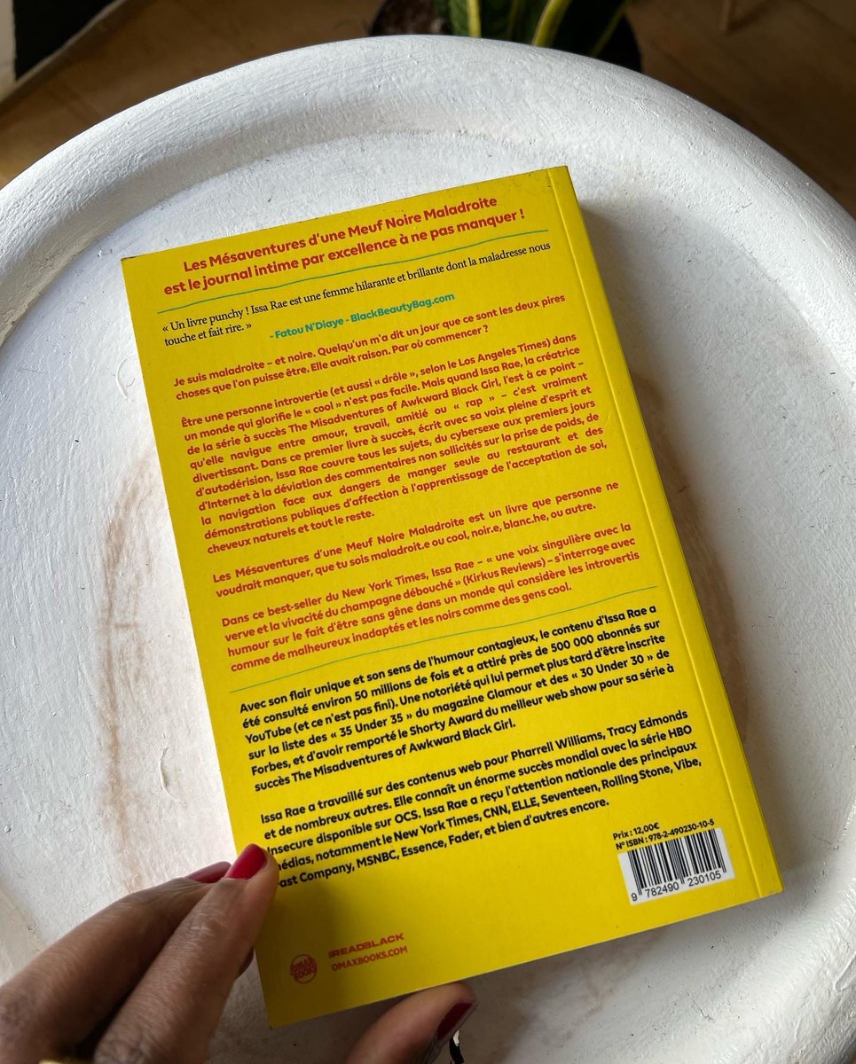 LittleAfrica__'s tweet photo. #NewinStore | Au corner livres du village, nous venons d’intégrer une petite pépite de chez @omaxbooks : « Les mésaventures d’une meuf Noire maladroite », d’Issa Rae. Version française !!! 🔥🇫🇷
#LAbooks #littleafricavillage #blackwoman #storytime https://t.co/cC1y3udlam
