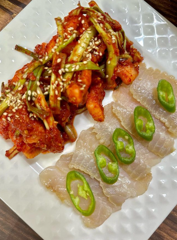 temalindex's tweet photo. 저녁은 내가 좋아하는 막걸리에 홍어회 

#주말 #술 #막걸리 #저녁메뉴 #돌싱 https://t.co/P03nTu3Zt0