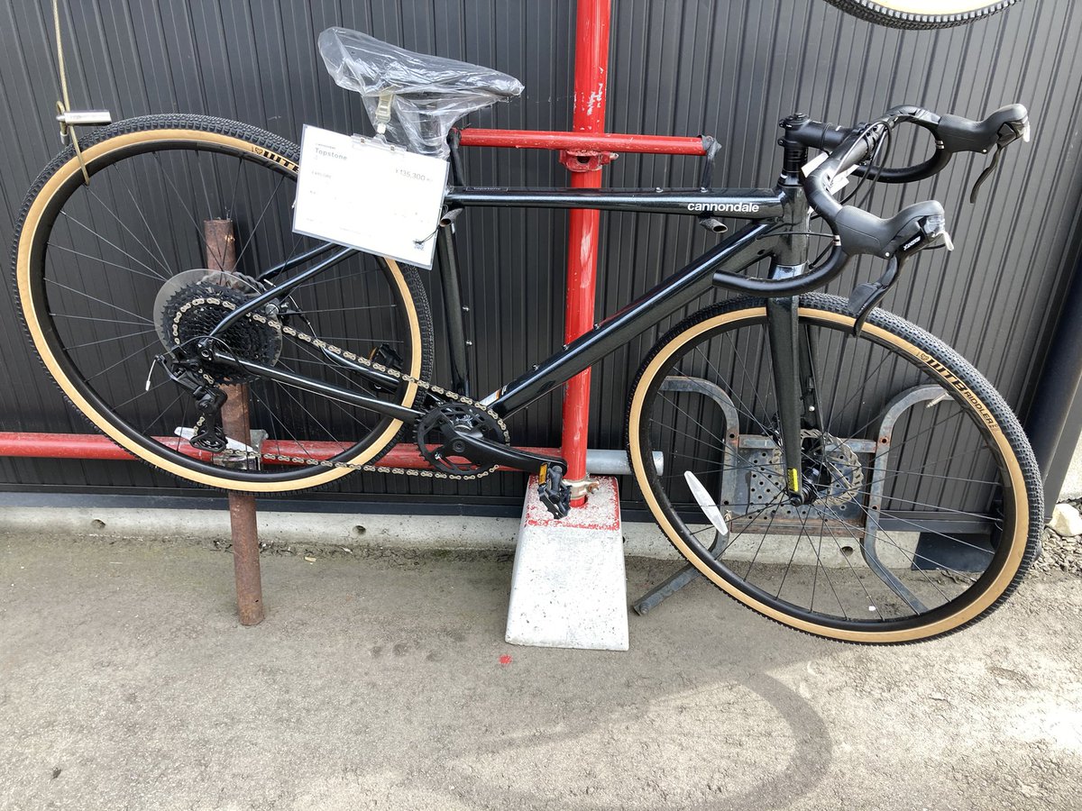 yuzuru04's tweet photo. 息子さんが高校合格で制服より先に
自転車屋です㊗️ https://t.co/O5glX806pe