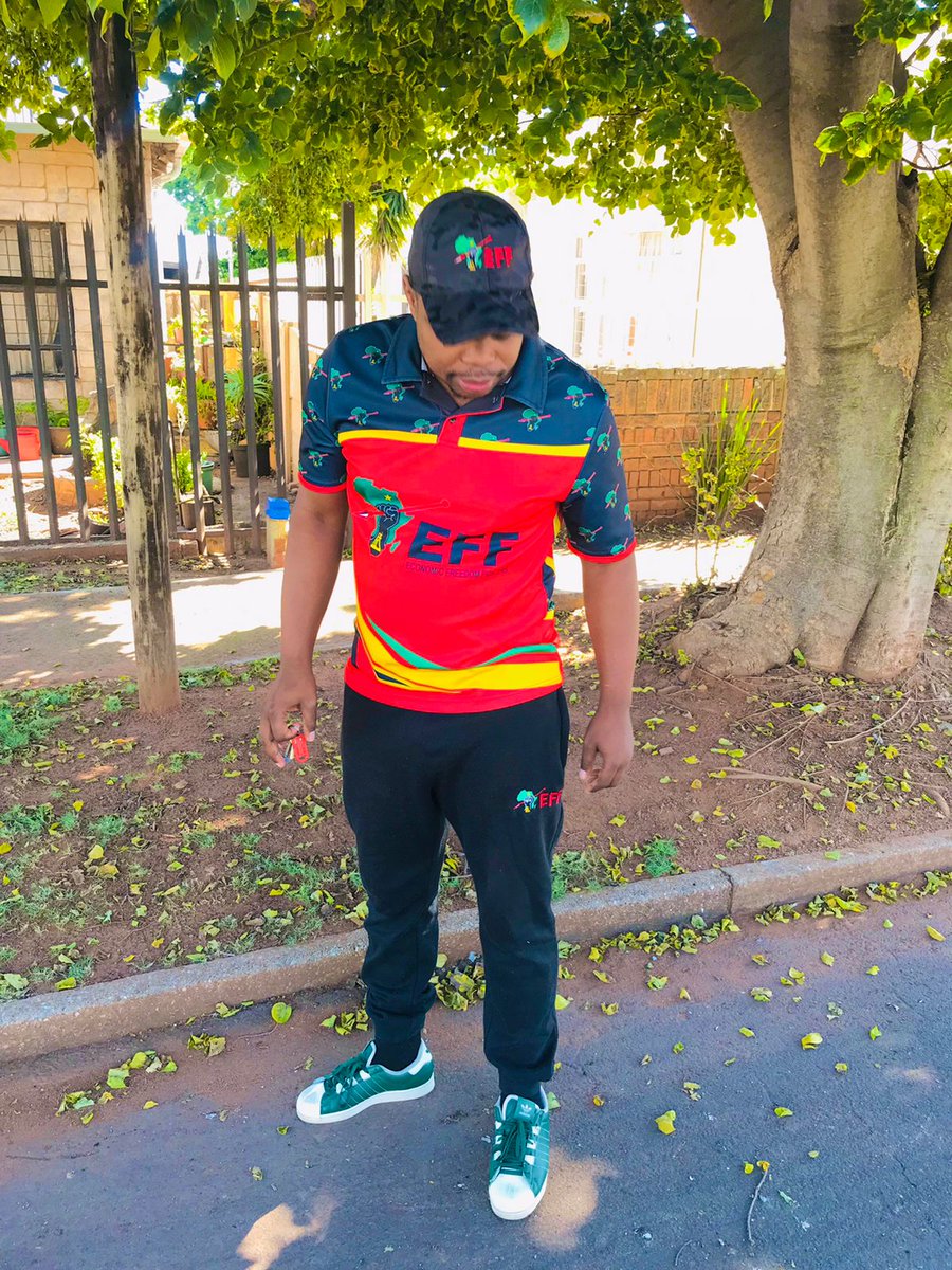 deejay_thandoq's tweet photo. We are left with no option, the streets are calling our names✊️
#NationalShutdown 
#loadshedding 
#EFFNationalShutdown 
#CyrilRamaphosaMustGo 
#EFFShutDown https://t.co/LsbPxgn3X1