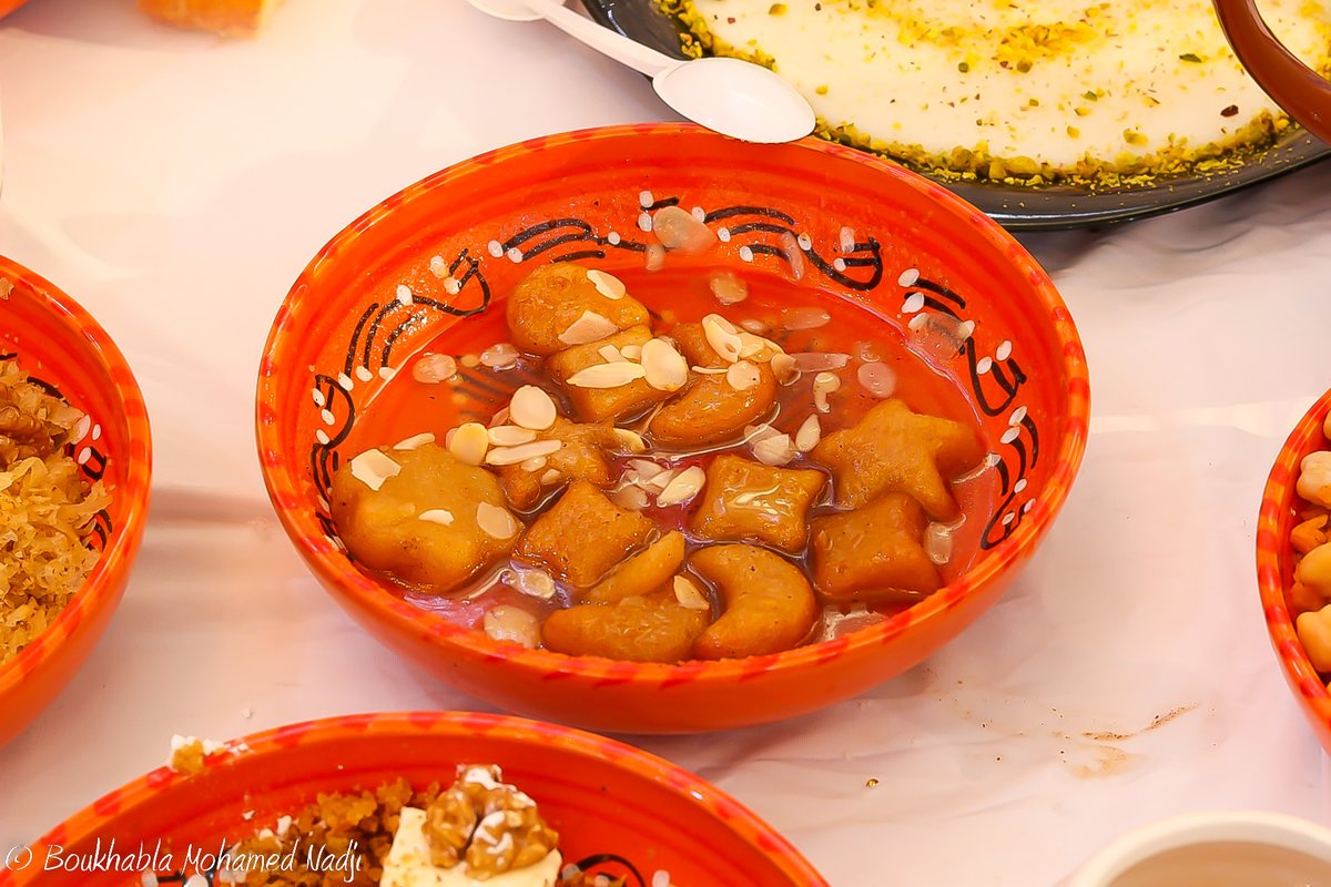 AlgeriaStock's tweet photo. BEST Algerian Desserts
https://t.co/qoKIyFF7TG
#Baghrir #Makroudh #tamina #Mkhabez #baklava #griouech #Basboussa #Bradj #Dziriat #Mhalbi  #arabic #VICE #CNN #Travel #shutterstock #Constantine #videos #site #Stock #Footage #Algeria https://t.co/2no5XMuqvo